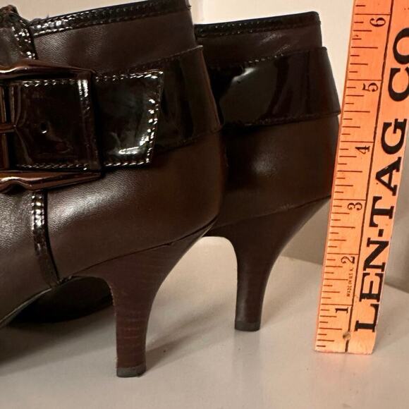Sofft Bourges Chocolate Brown Heeled Side Zip Bootie Buckle Womens Sz 7 Fall EC - Picture 6 of 13